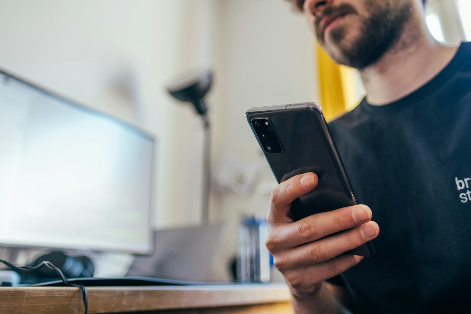 WhatsApp vai cobrar por resposta a partir de outubro: o que muda pra quem vende viagem pelo zap