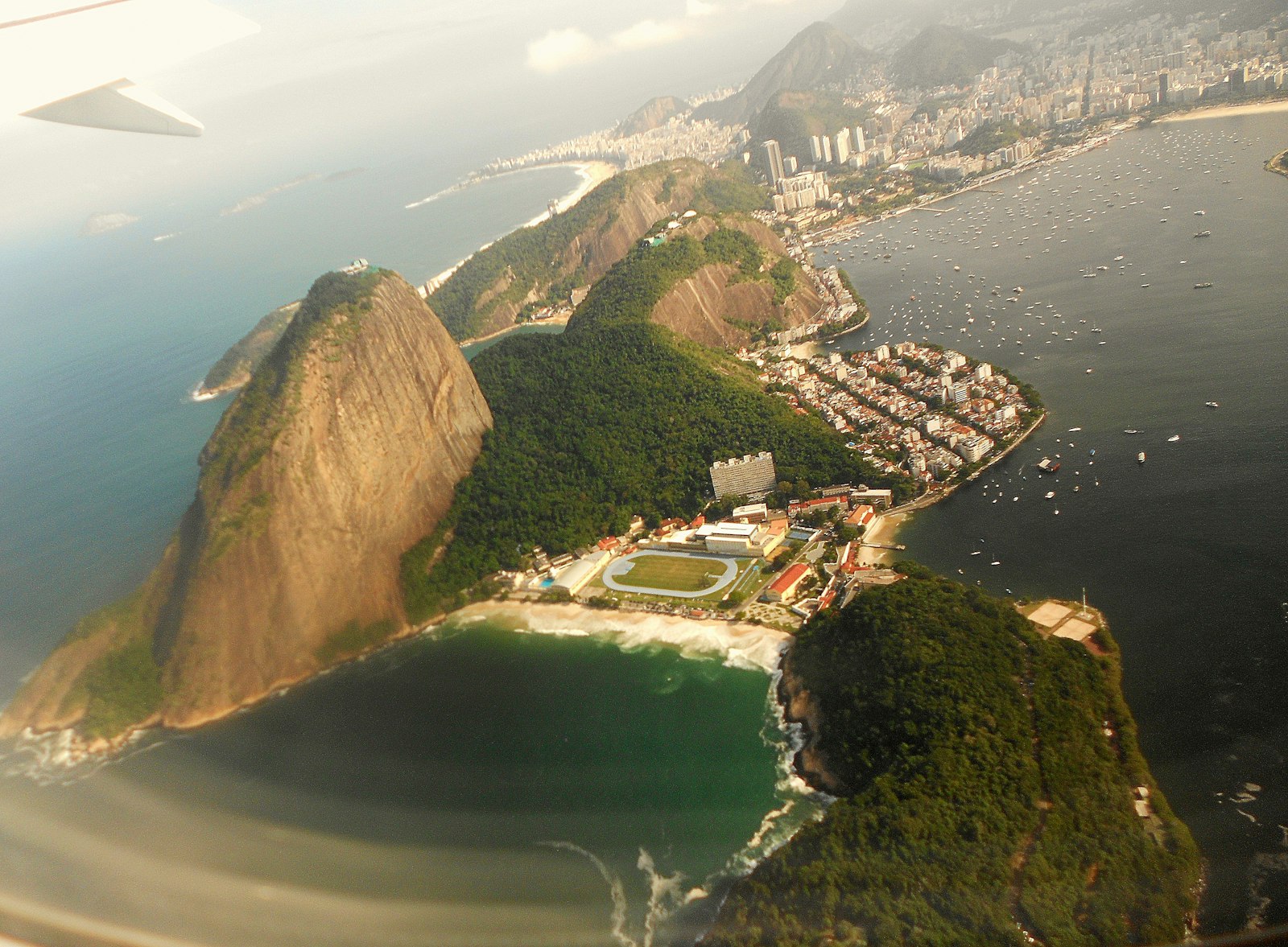 Aena assume o Galeão até setembro: o que muda pra quem vende viagem pro Rio de Janeiro