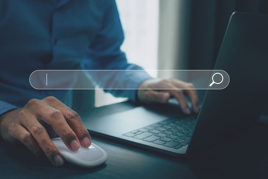 Tela de notebook mostrando resultado de busca com dados estruturados destacados