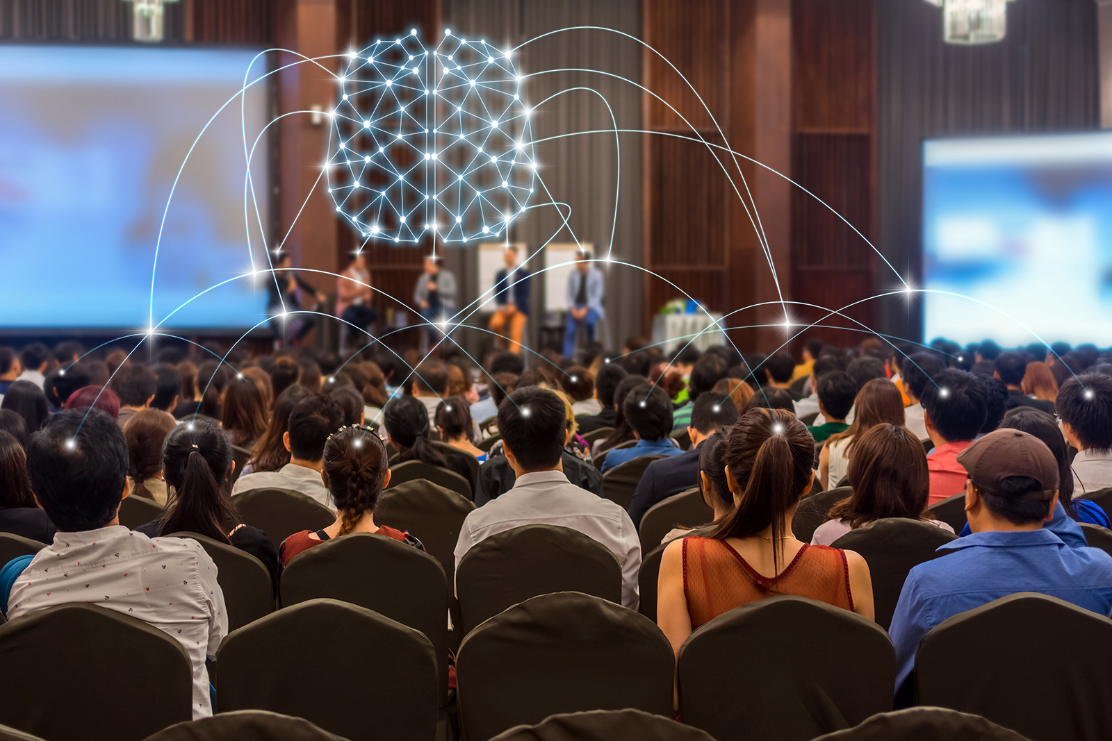 Plateia em um evento de tecnologia com elementos gráficos de rede digital sobrepostos